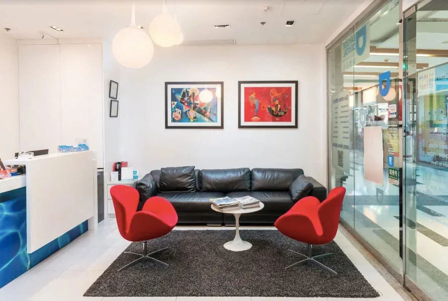 海灣牙科東涌接待處與等候區,位於映灣薈 Bayside Dental Tung Chung reception and waiting area at Caribbean Square