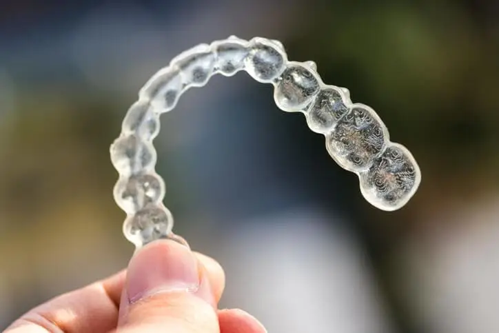 invisible braces 隱形牙箍