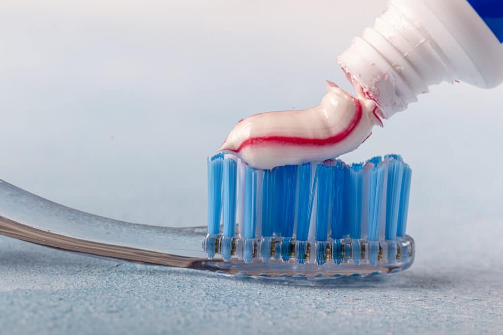 Close-up of toothpaste on a toothbrush. Article image for “2026 Essential Guide to Invisible Braces” – showing daily teeth cleaning and oral care routines during orthodontic treatment with invisible braces.